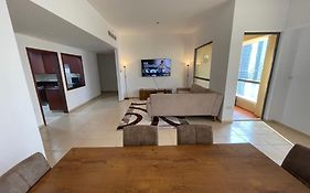 Seaview Beach Hostel Jbr - Walk To Beach - Gym - Pool - Metro Station