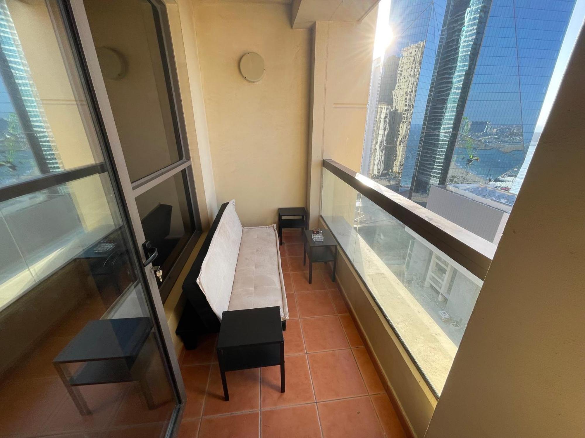 Seaview Beach Hostel Jbr - Walk To Beach - Gym - Pool - Metro Station Dubaï Extérieur photo