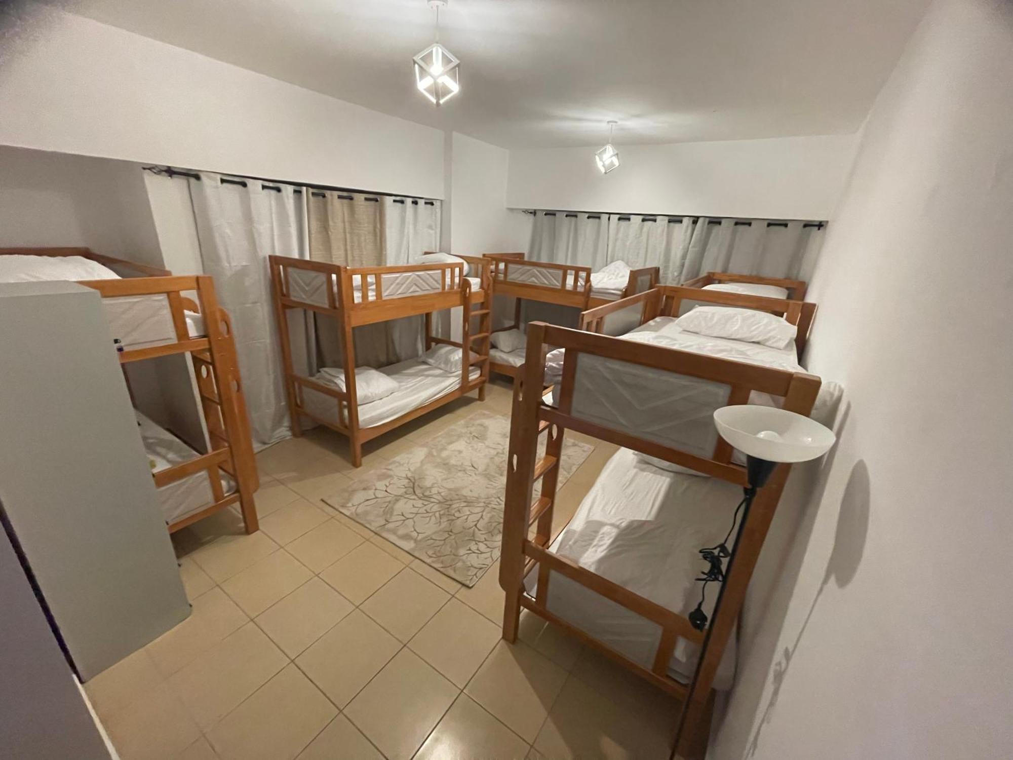 Seaview Beach Hostel Jbr - Walk To Beach - Gym - Pool - Metro Station Dubaï Extérieur photo