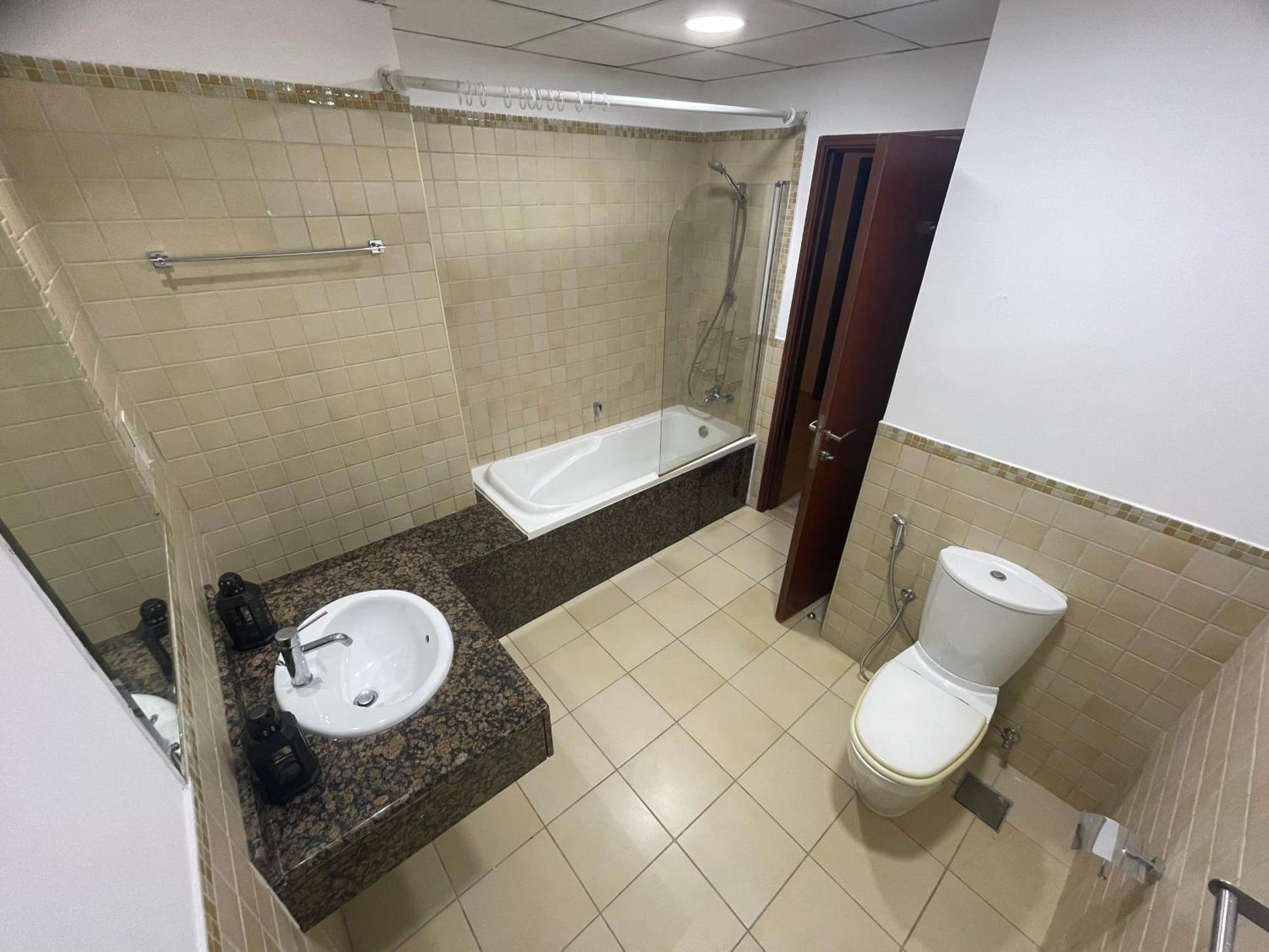 Seaview Beach Hostel Jbr - Walk To Beach - Gym - Pool - Metro Station Dubaï Extérieur photo