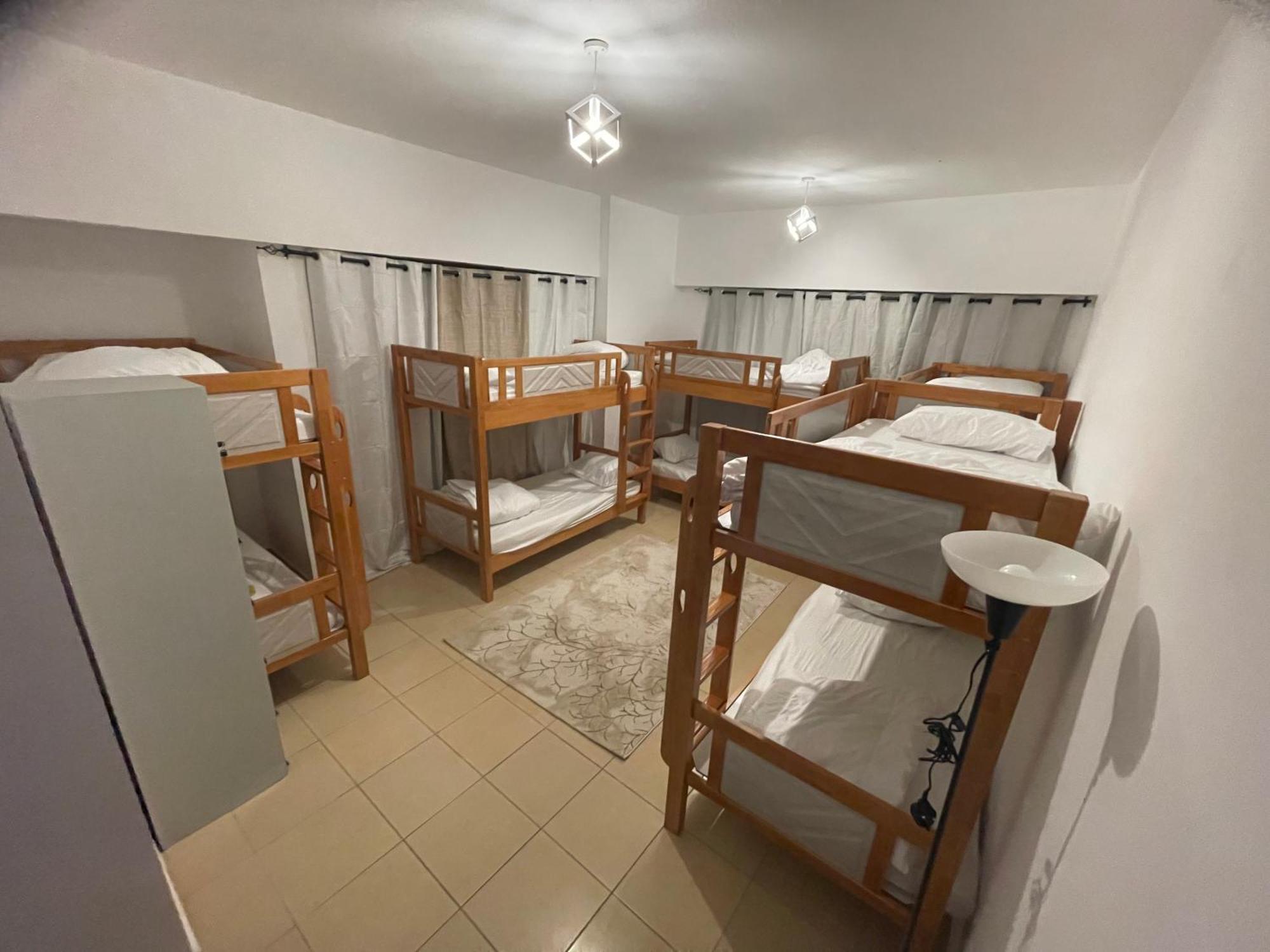 Seaview Beach Hostel Jbr - Walk To Beach - Gym - Pool - Metro Station Dubaï Extérieur photo