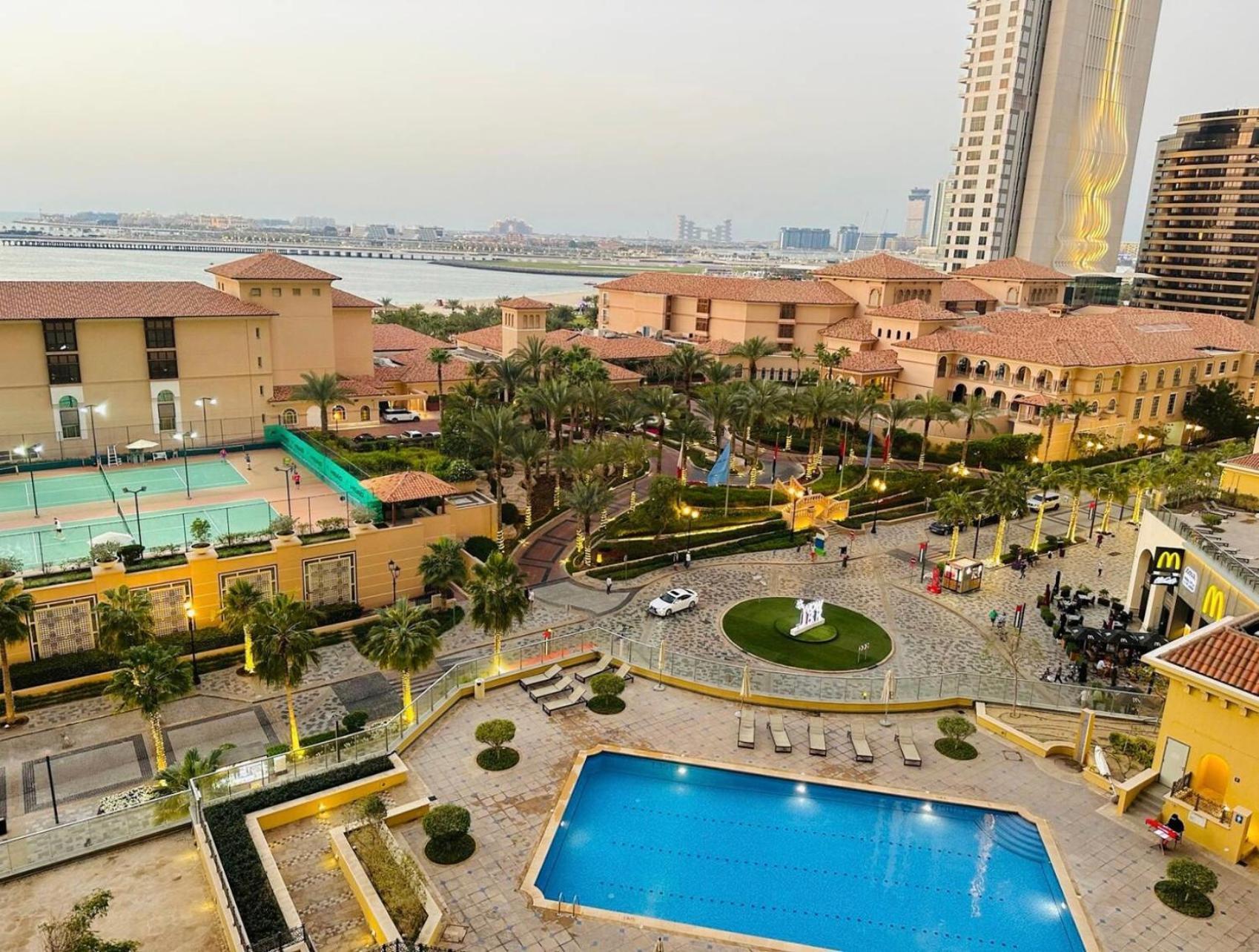 Seaview Beach Hostel Jbr - Walk To Beach - Gym - Pool - Metro Station Dubaï Extérieur photo