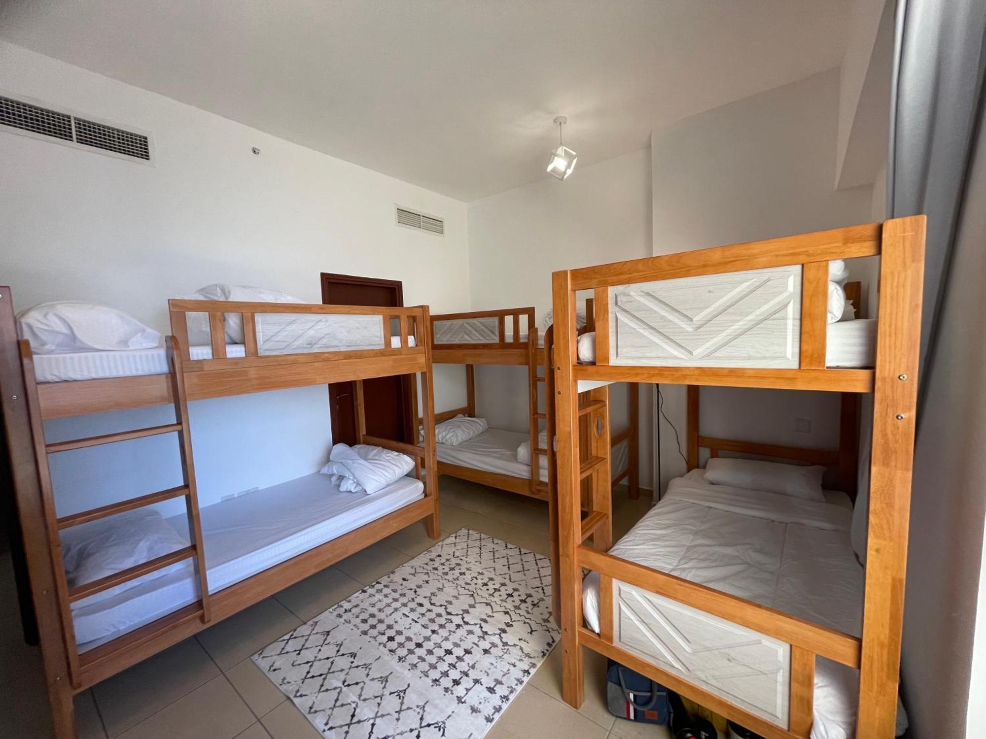 Seaview Beach Hostel Jbr - Walk To Beach - Gym - Pool - Metro Station Dubaï Extérieur photo
