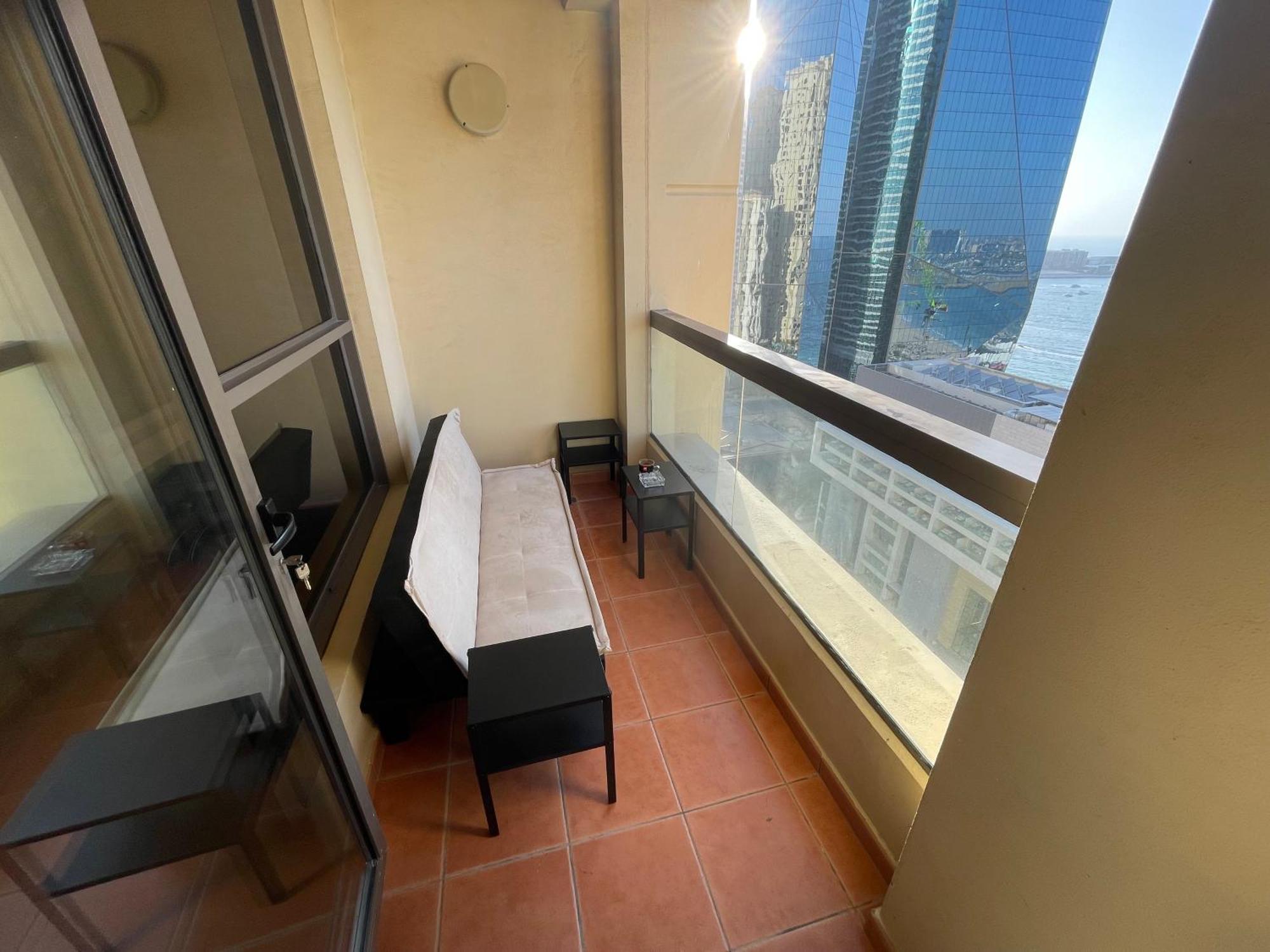 Seaview Beach Hostel Jbr - Walk To Beach - Gym - Pool - Metro Station Dubaï Extérieur photo