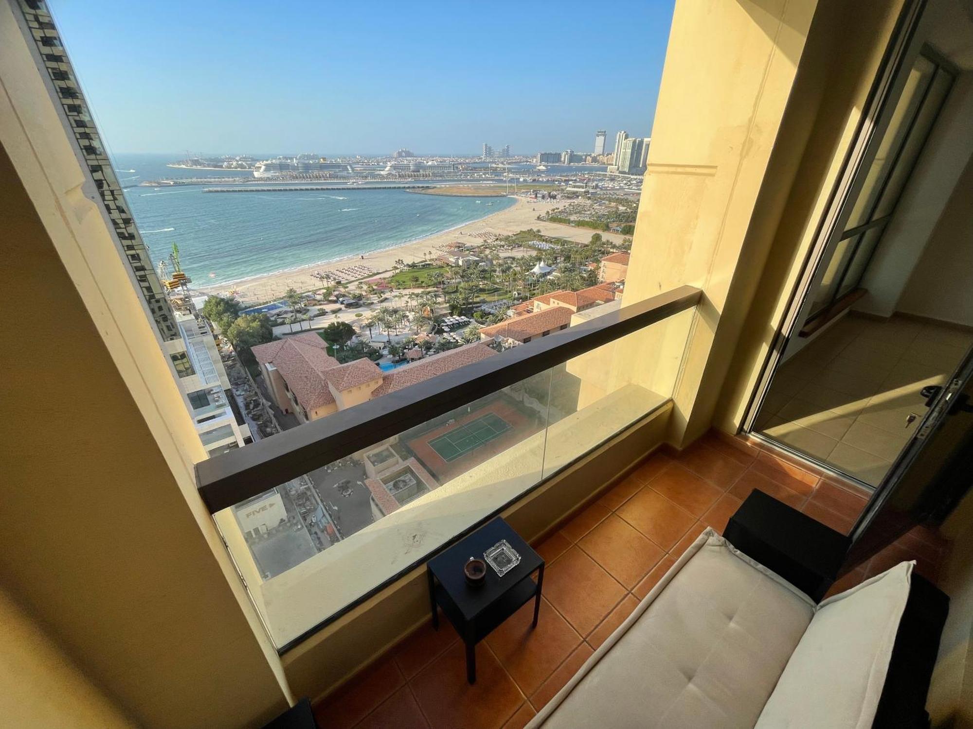 Seaview Beach Hostel Jbr - Walk To Beach - Gym - Pool - Metro Station Dubaï Extérieur photo